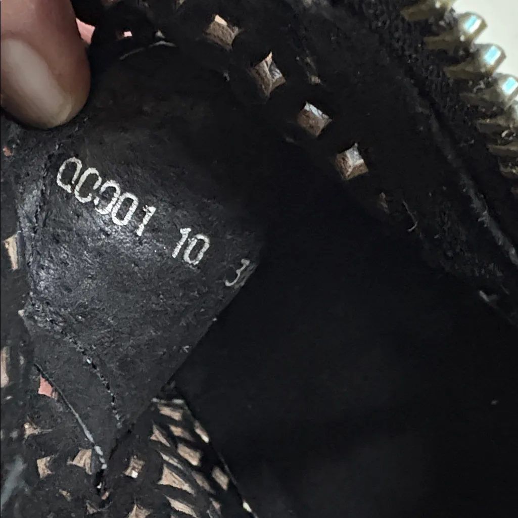 EUC Circle G Laser Cut Leather Cut Ankle Boots Size 10 - Image 8