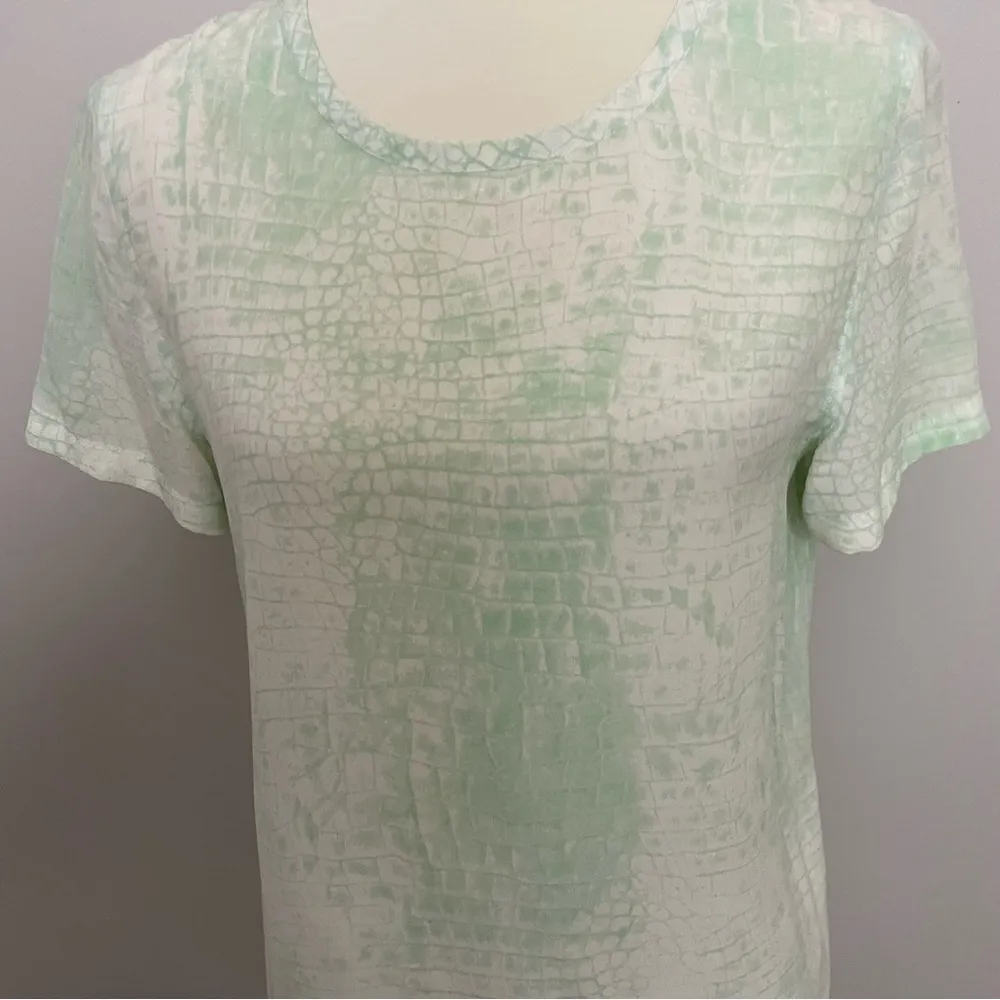 Equipment Femme Top Short Sleeve 100% Silk Reptile Snake Print Green Cream - Image 9