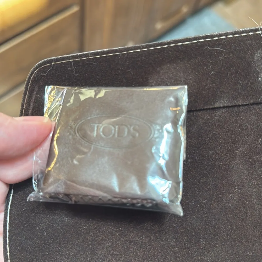 Tod's Genuine Leather Tan Sunglass Case w/ Glasses Cleaner Cloth Like New! - Image 6