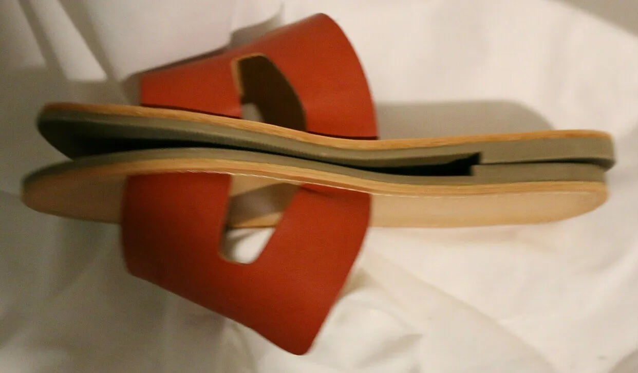 Women's Size 8 SMALL Orange Slide Sandal Vegan Leather Notches 7.5 - Image 3