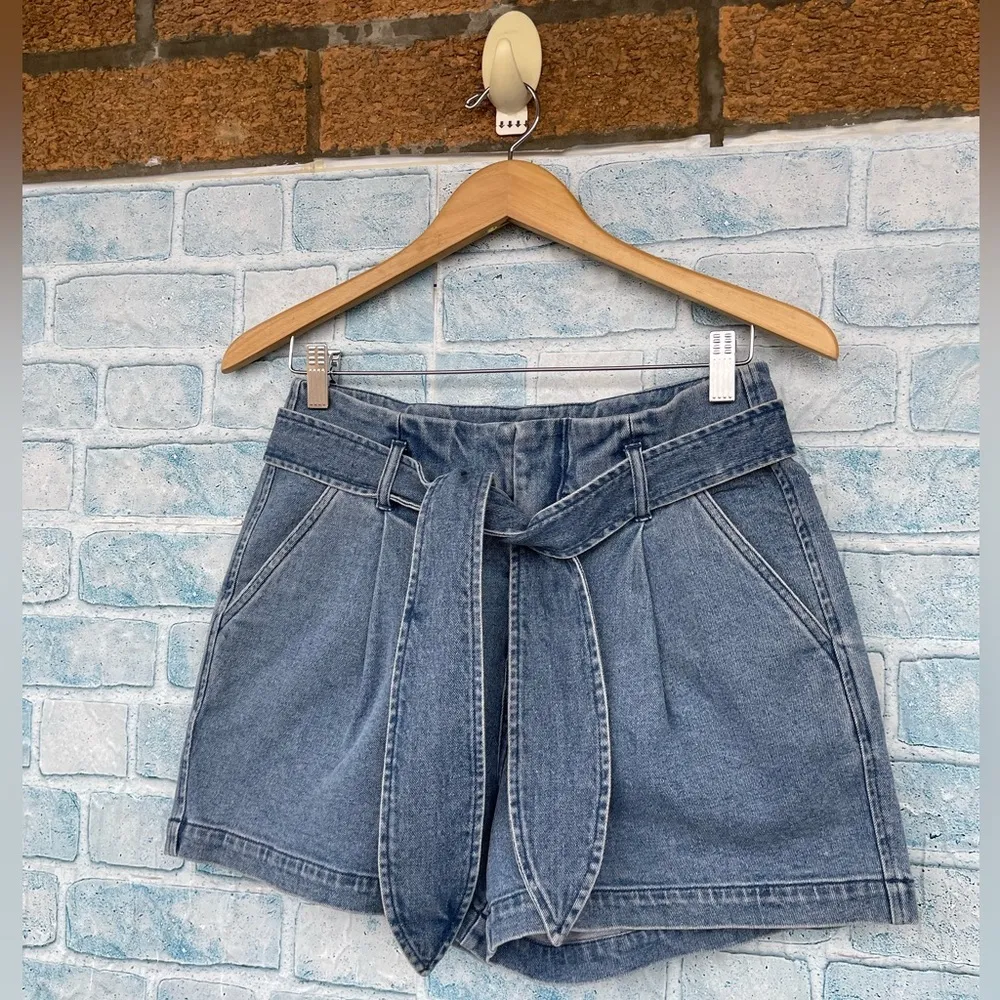 David Lerner Lexi Pleated Belted
Denim Shorts size 2 - Image 2
