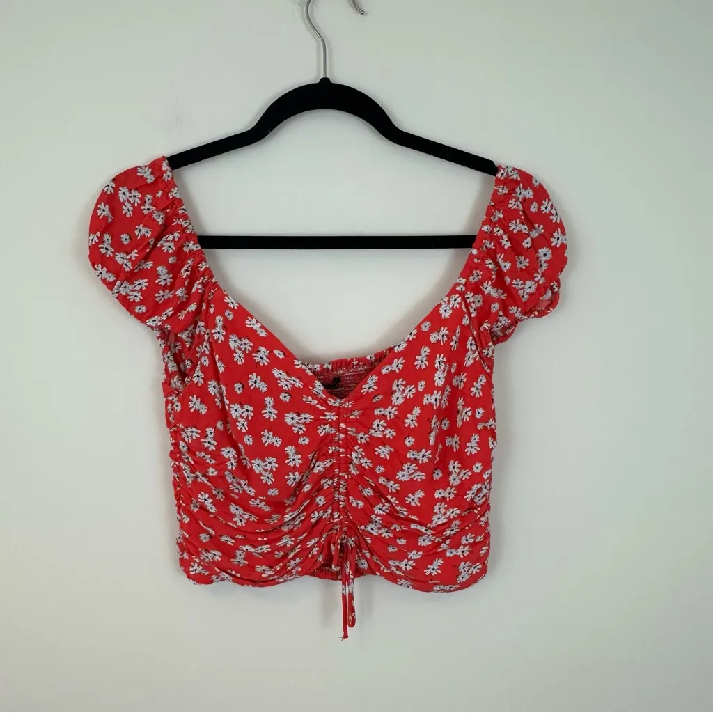 Zara Red Floral Ruched Blouse Cropped Length Size Large - Image 2