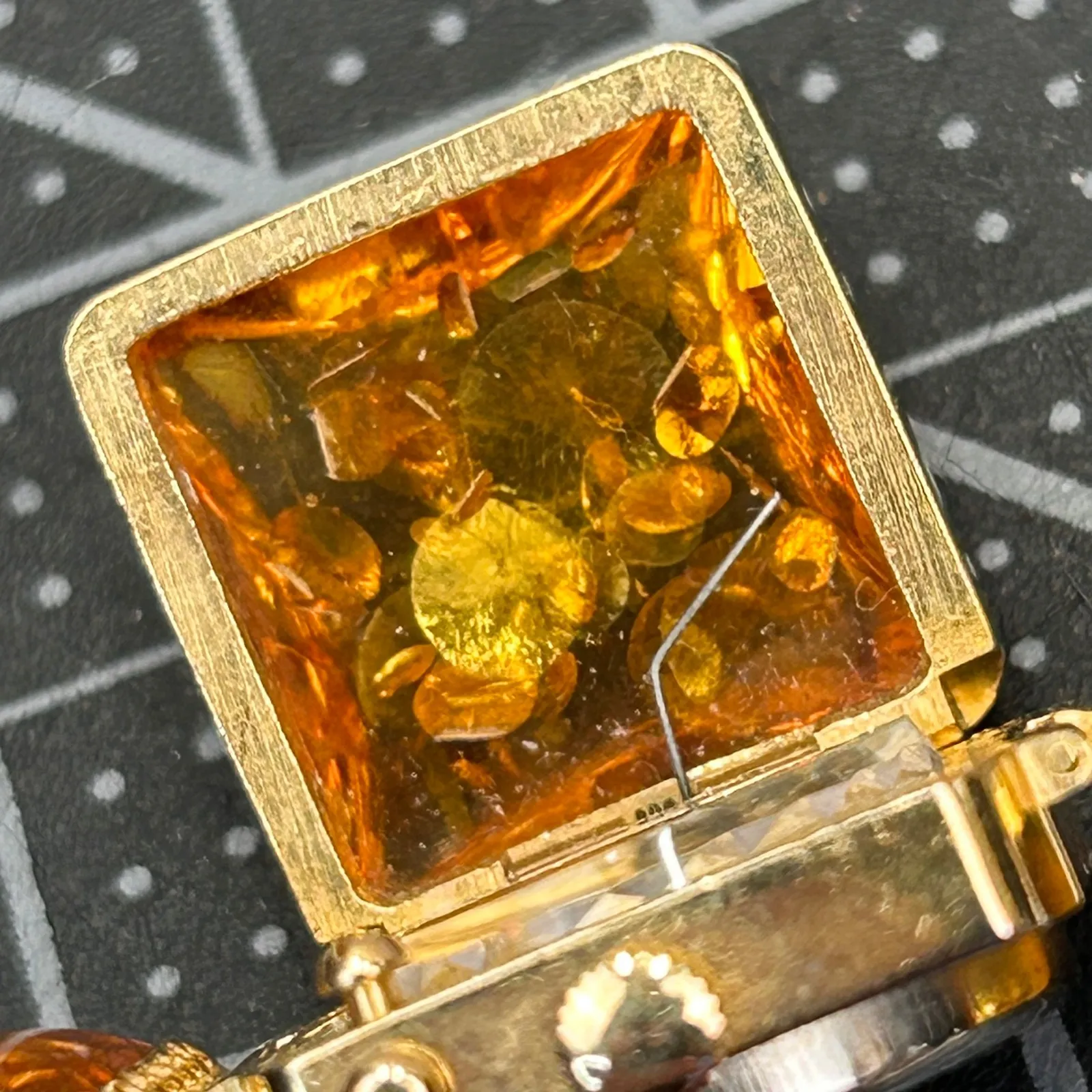 Chaika (YANKA)Gold Tone Amber Inlay Women's Mechanical Watch USSR Era Tested Gold - Image 6