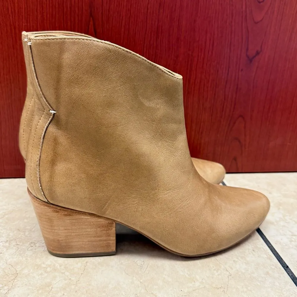 BEEK Women's honey brown leather Ankle Boots size 9 NWT - Image 2