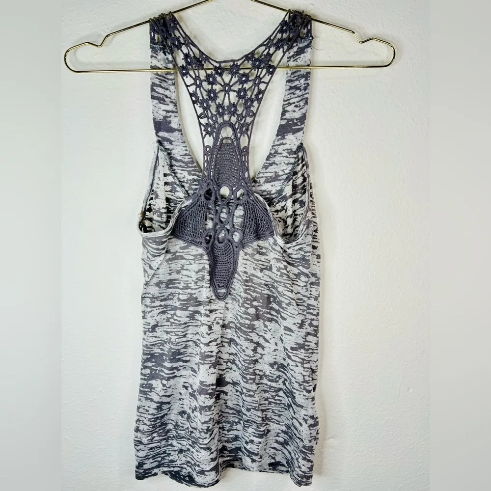 American Dream Grey Crochet Stitched Accent Tank Top Size Small - Image 6