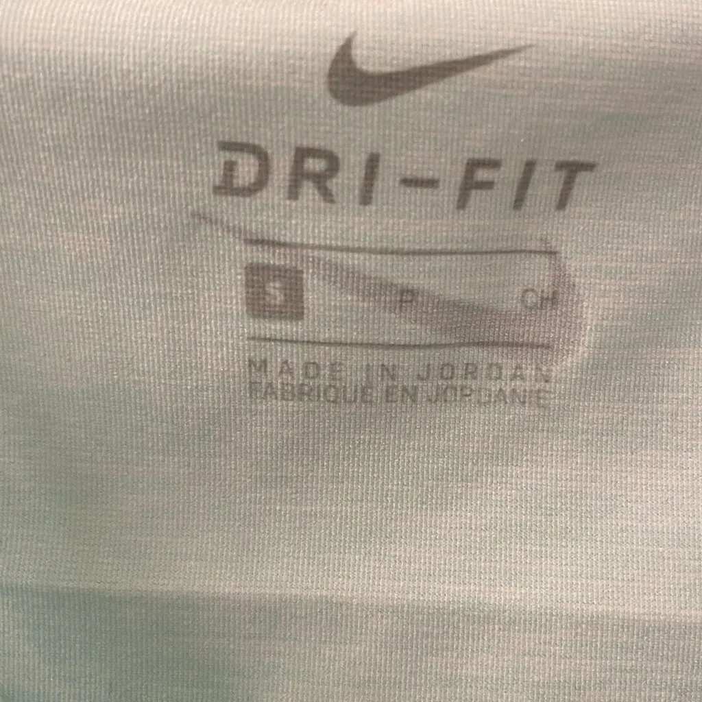 Nike light Green Dri-Fit Athletic Top size small - Image 2