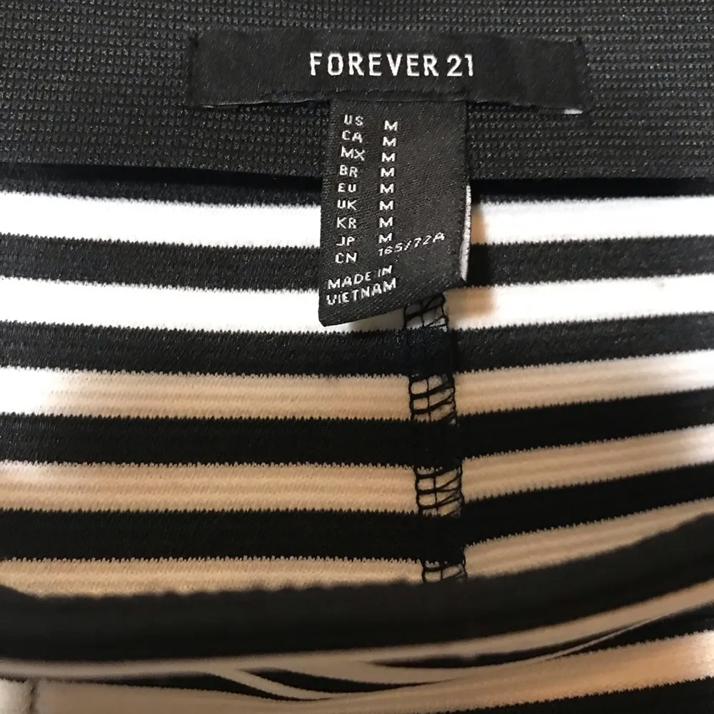 Forever 21 Black and White Striped Flared Skirt - Image 9