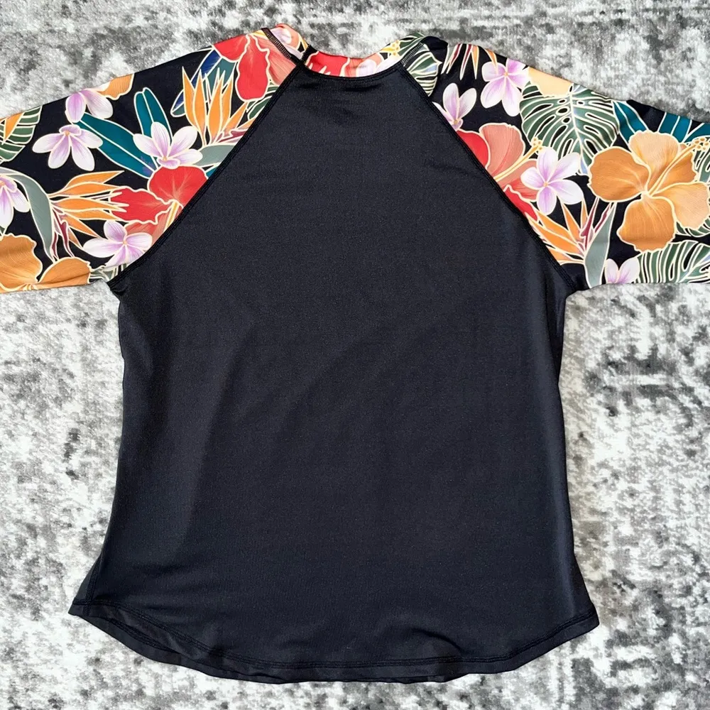 New Women’s Hurley Floral Long Sleeve Rash Guard - Image 4