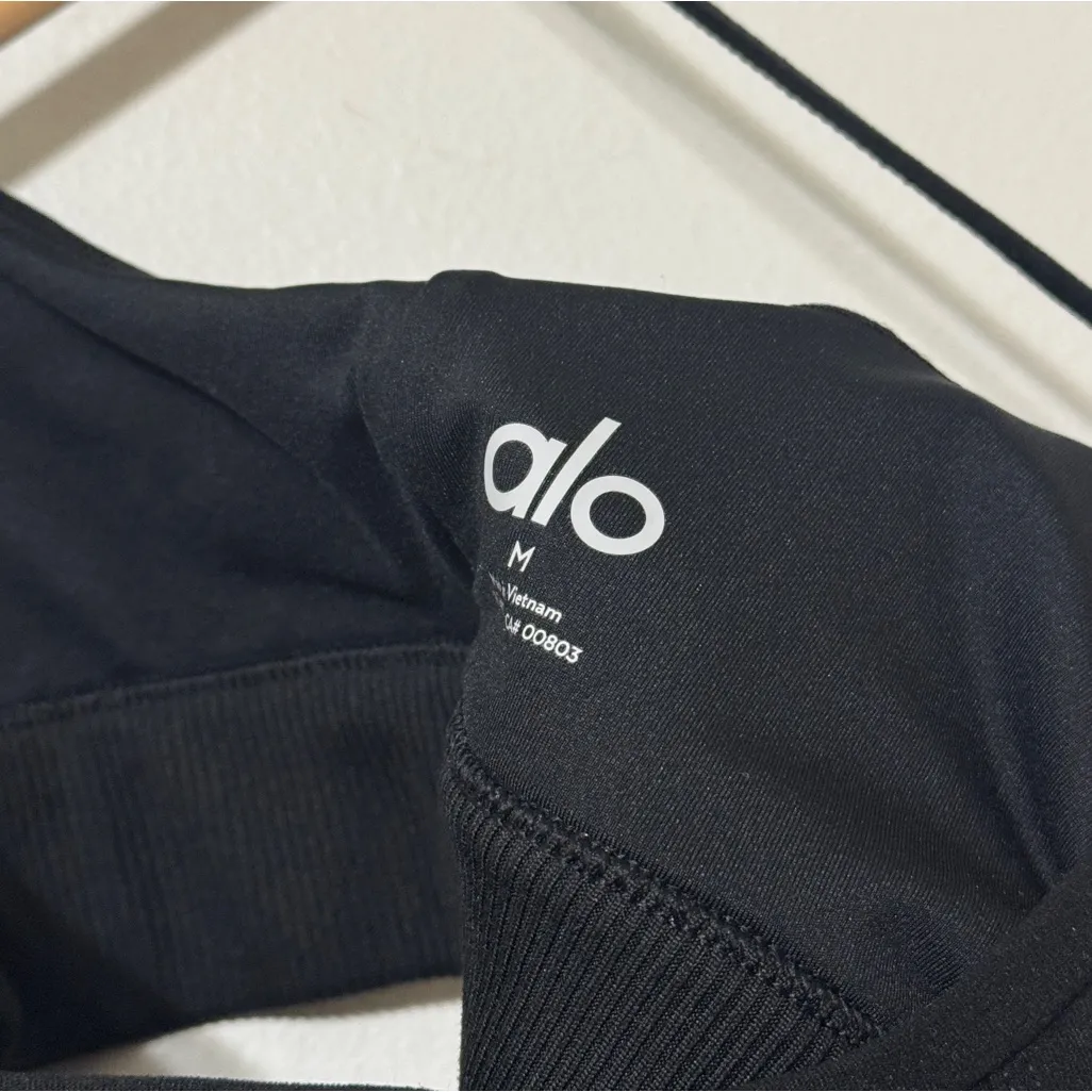 NEW ALO Yoga Alosoft Head Start Bra Size Medium Black NWOT - Image 5