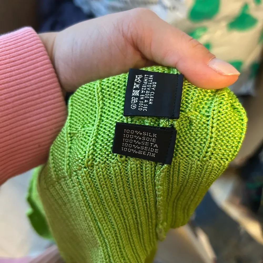 Ralph Lauren Black Label Electric Green Silk Cable Knit  V-Neck Sweater - Image 4