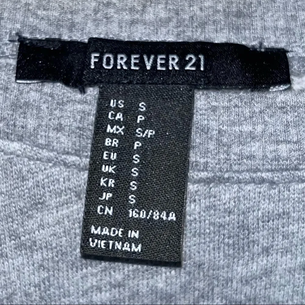 FOREVER 21 Gray Lightweight Cropped Sweatshirt Crop Top Small - Image 11