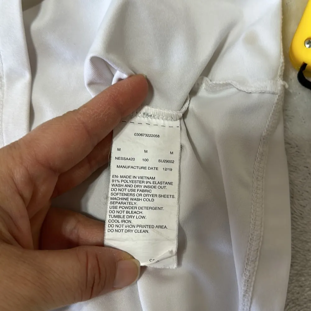 Nike  Women’s Swim Shirt Size M - Image 6