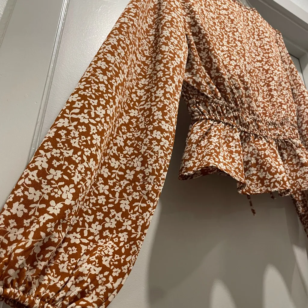 LIKE NEW Timing Rust Orange & White Floral Print Long-Sleeve Crop Blouse - S - Image 14