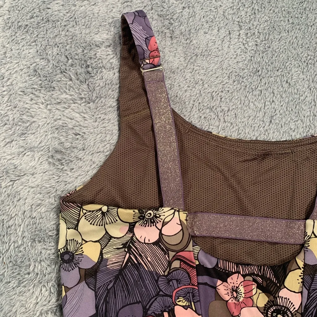 Nike Floral sports bra medium - Image 4