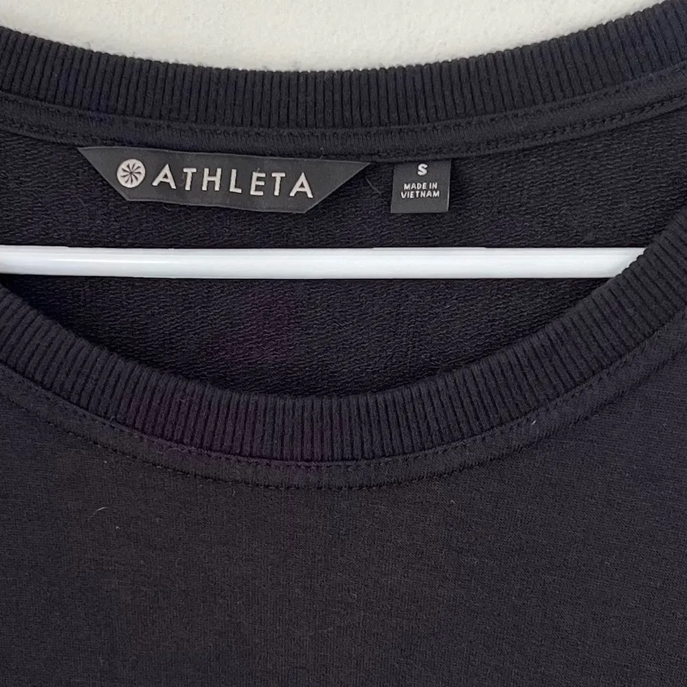 Athleta Nirvana Twist Front Long Sleeve Top in Black Size Small - Image 6