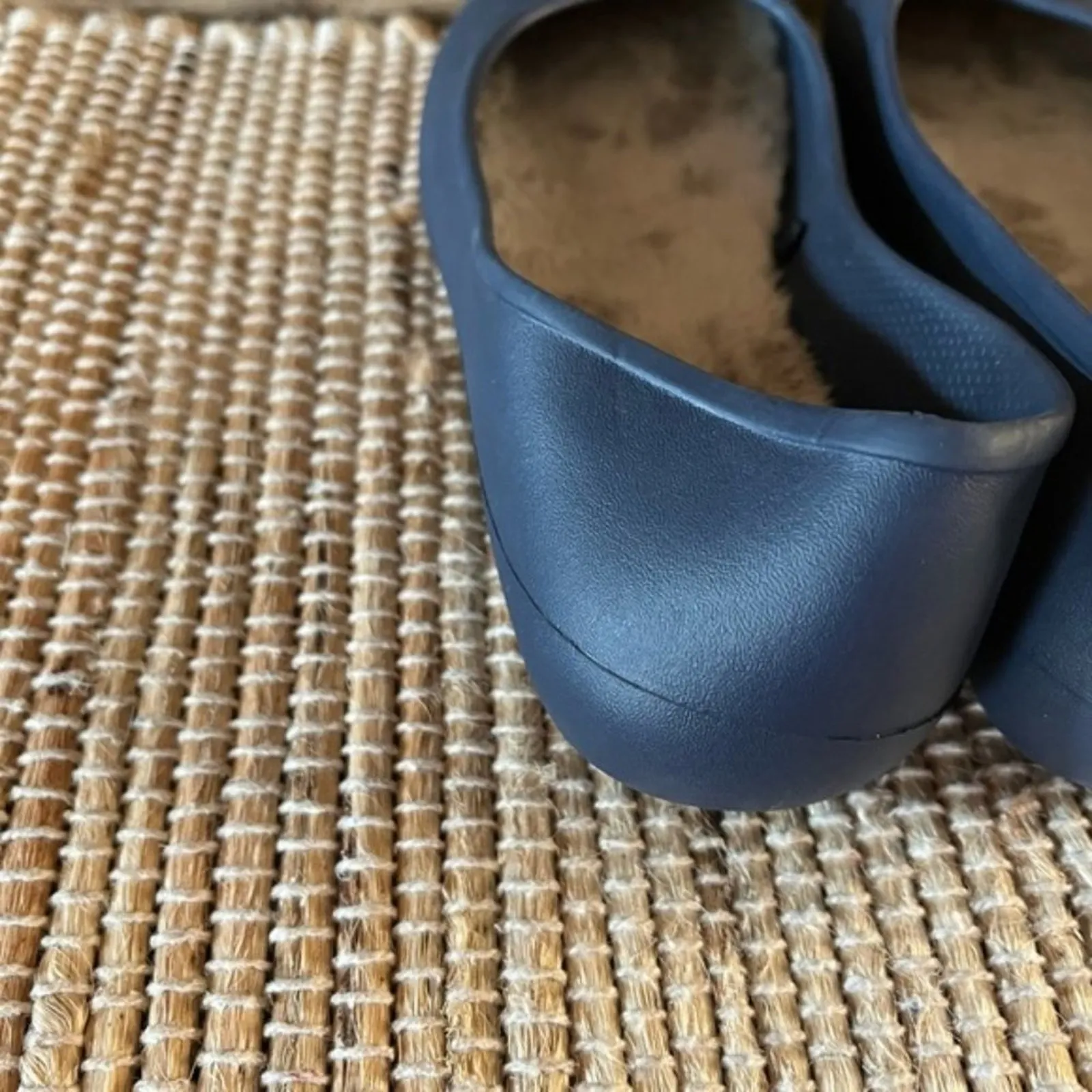 Crocs Olivia‎ II Navy Fur Lined Flats Size 6 - Image 6