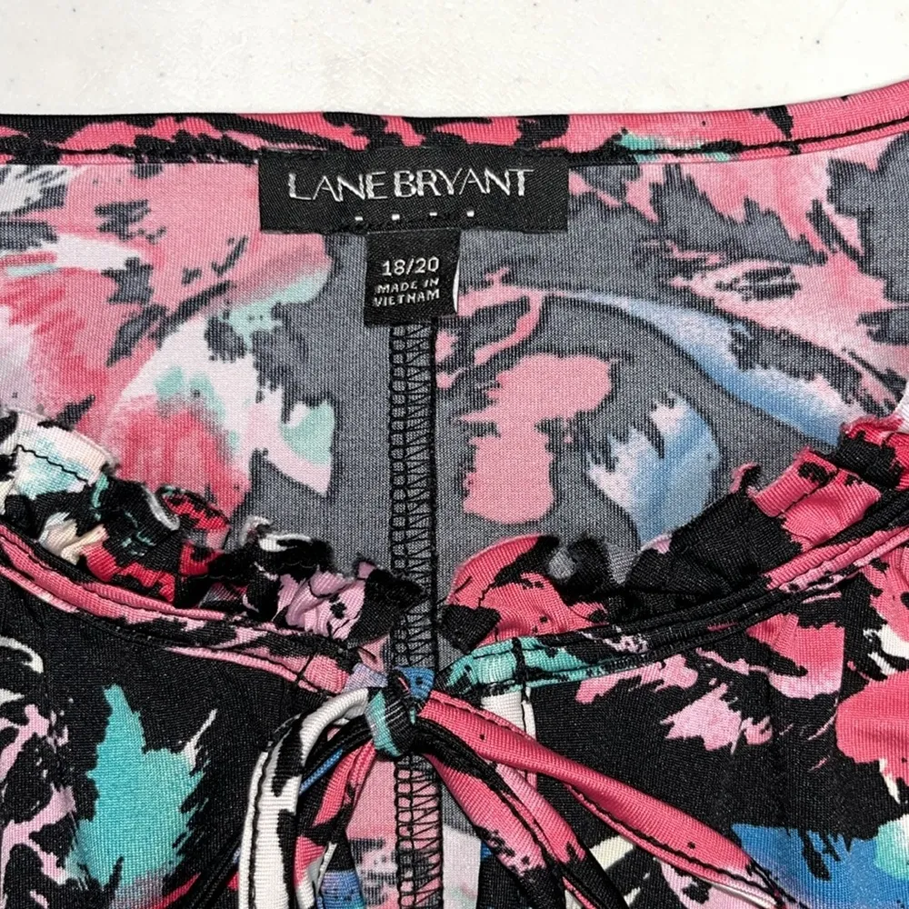 Lane Bryant Size 18/20 Black - Pink Floral Print Keyhole Blouse Top - Image 4