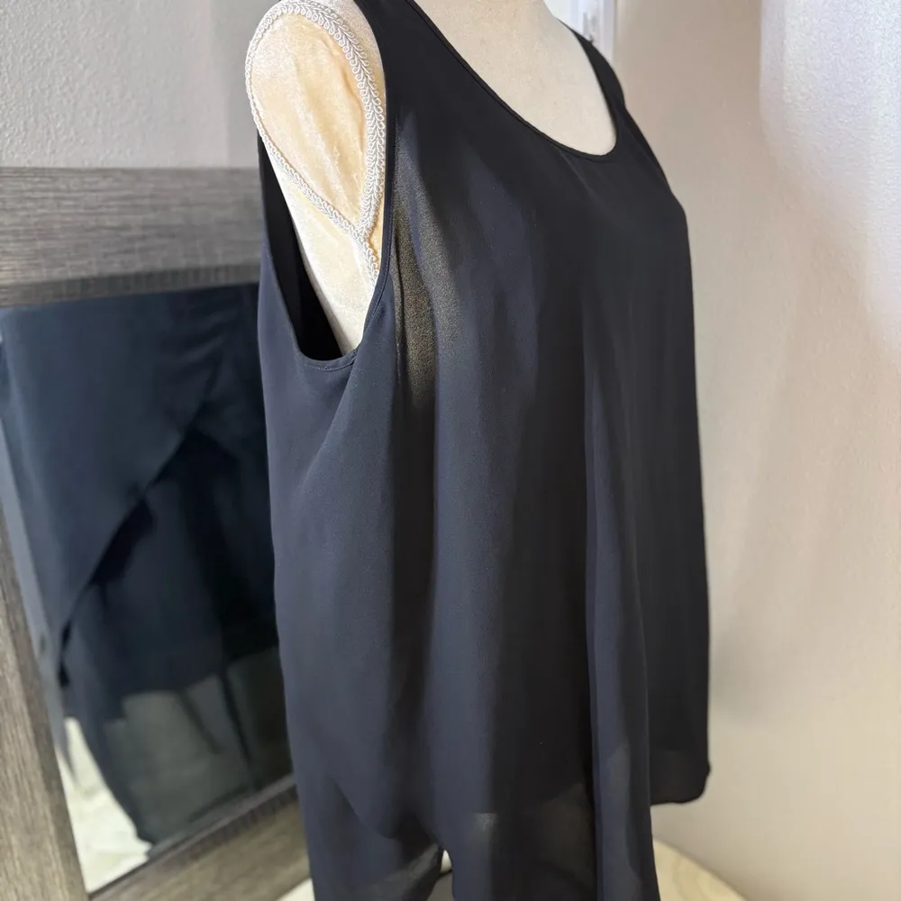 Banana Republic Black Relaxed Tank Top with sheet detailing and layered in back - Image 11