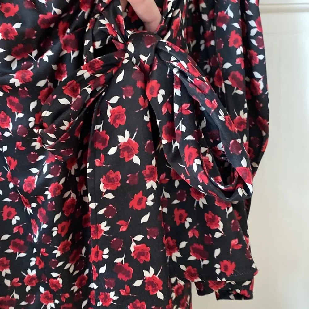 SOMETHING‎ NAVY Puffy Sleeve Wrap Dress Rose Ditsy Print Ditsy Floral Mini Dress - Image 7