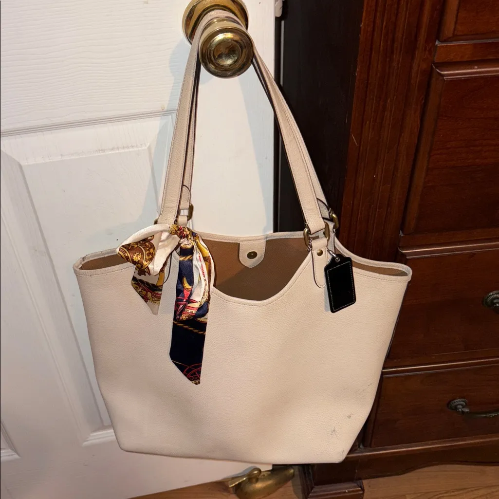 COACH Day Tote Bag cream Pebbled Leather Tote - Image 11