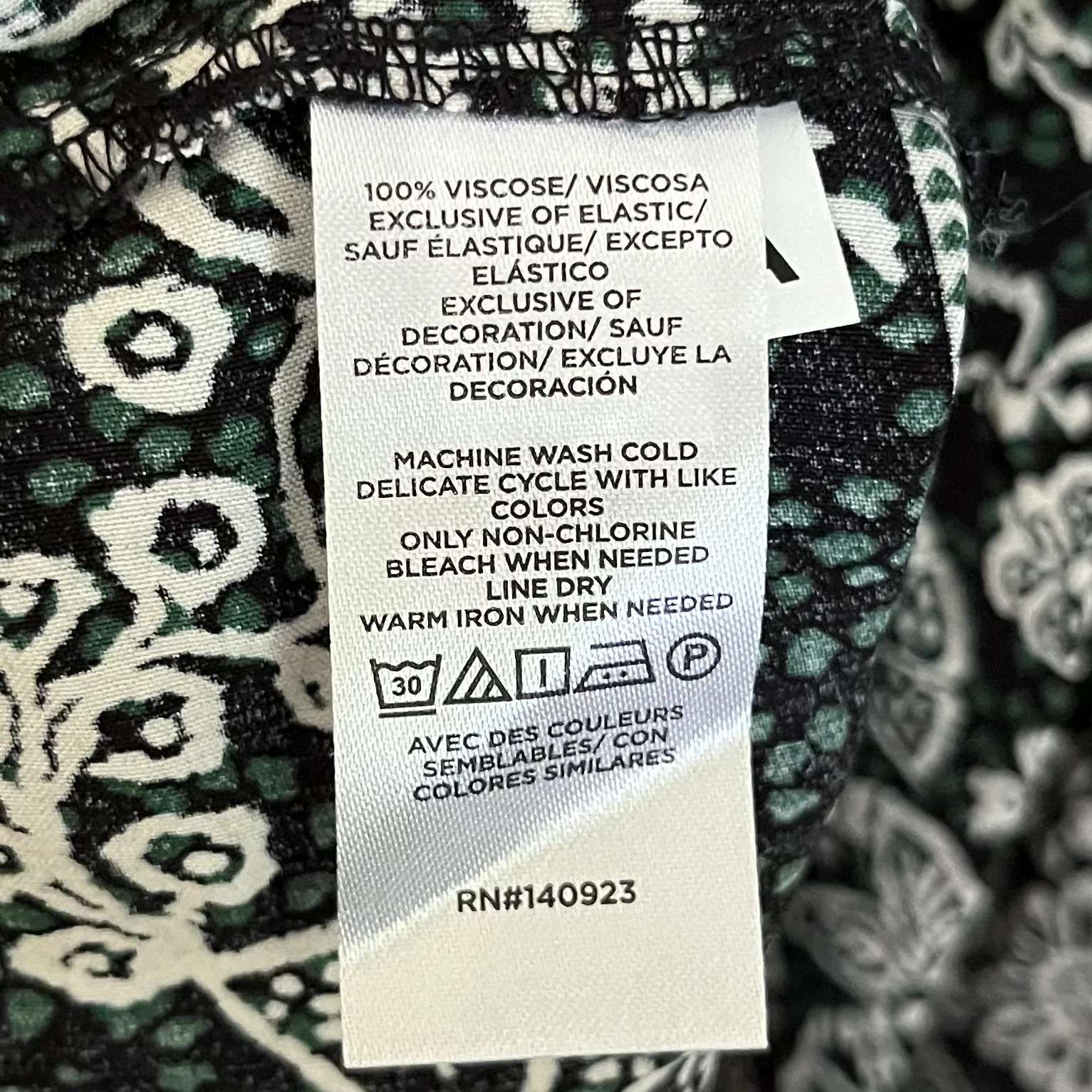 NWT  Garden Ruffle Tiered Swing Dress Floral Black White Green Medium Petite - Image 12