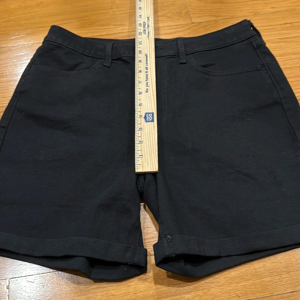 Old Navy women’s black high -rise wow Jean shorts size 12. - Image 6