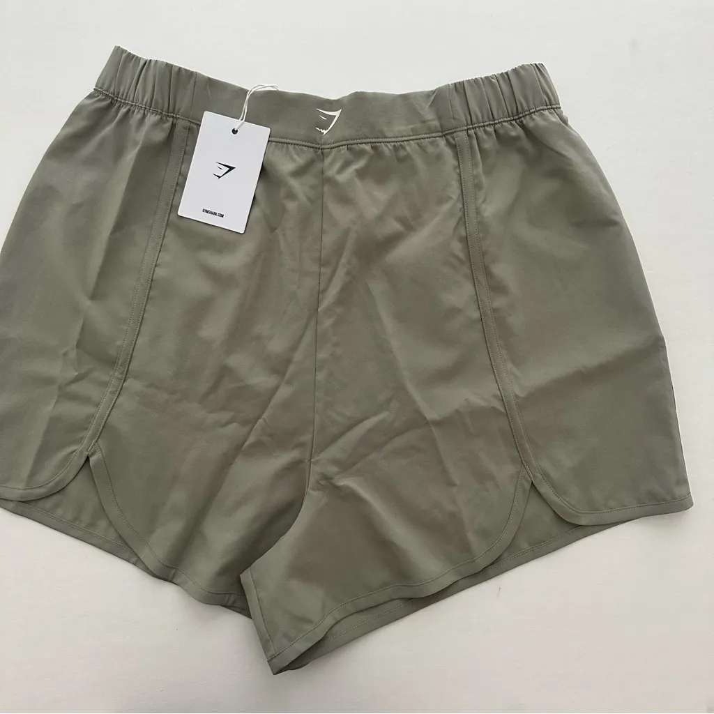 Gymshark L/XL Scallop Hem Shaped Shorts & Strap Feature Sports Bra Set - Image 5