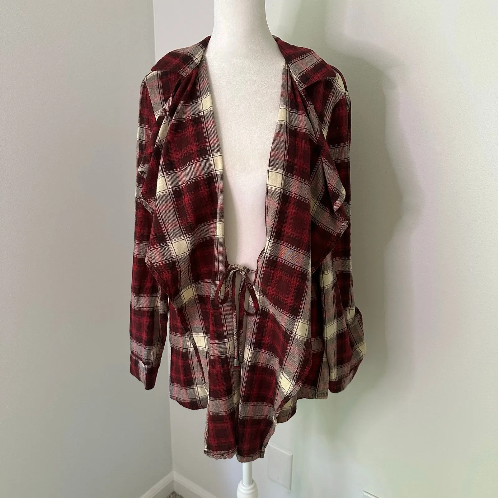 Wild Blue x Sadie Robertson red & cream plaid flannel cardigan size M - Image 2
