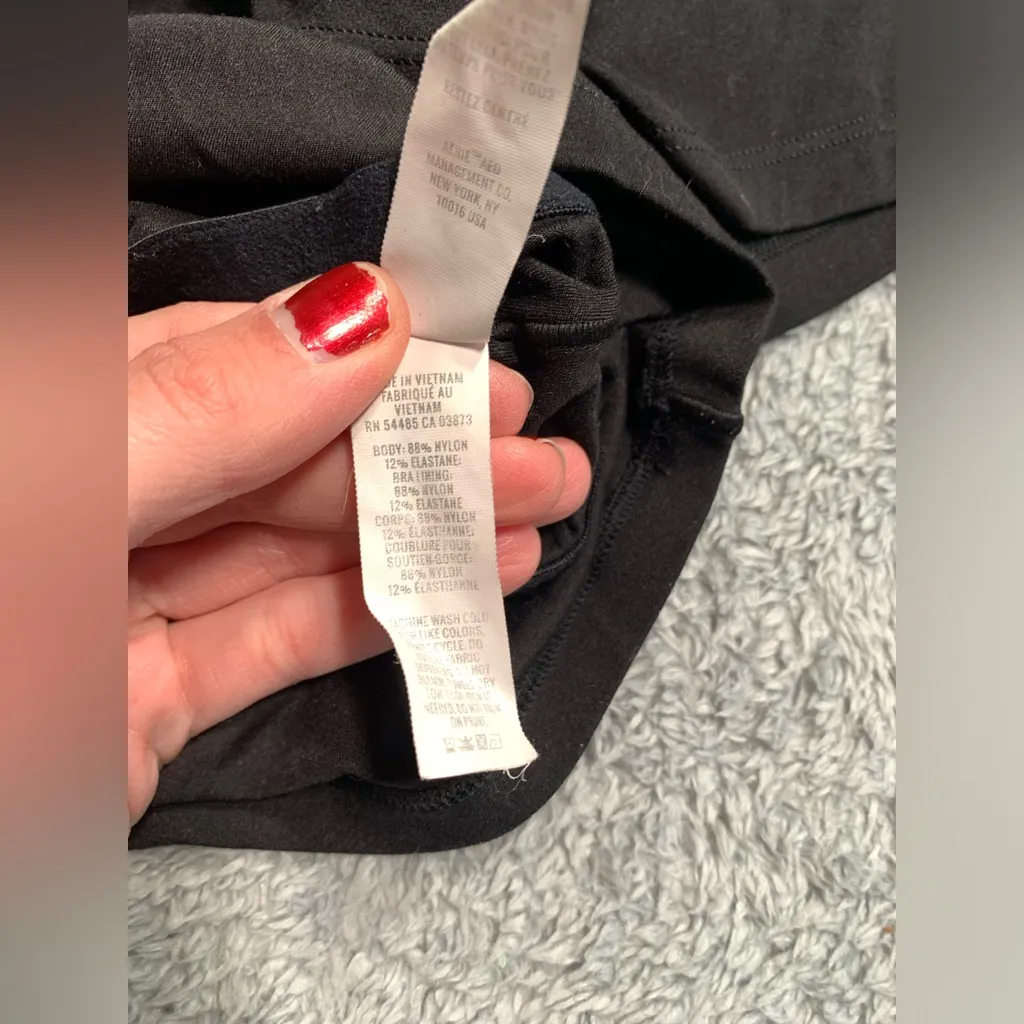 Aerie offline real me black cropped tee with built in shelf bra - Image 4