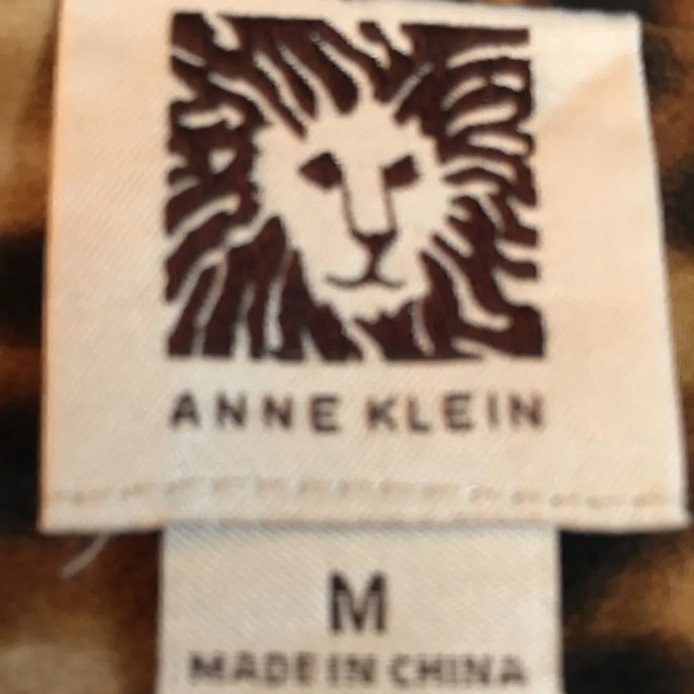 2 chest pocket silky stretch hidden button down - Image 4