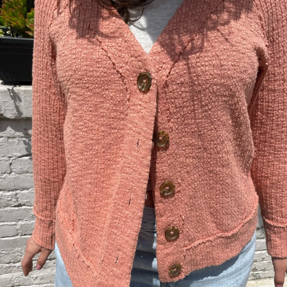 Vince Camuto peach sweater sz m - Image 6