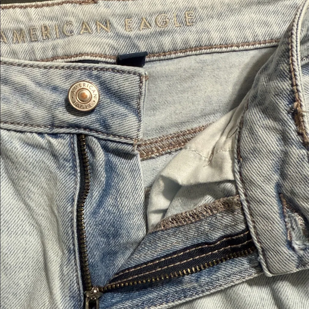 American Eagle Mom Jean strigid size 4 regular denim jeans light wash - Image 8