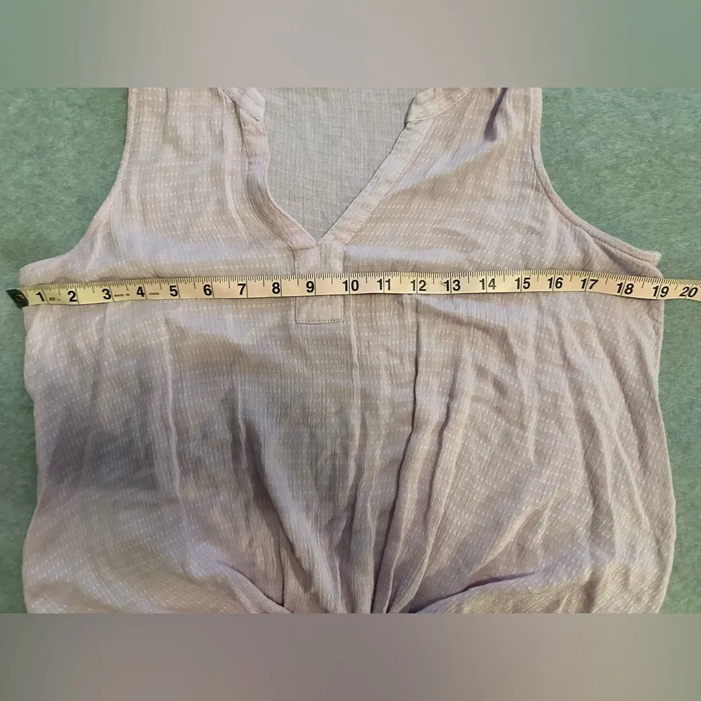 Skies are blue lilac sleeveless blouse size M - Image 4