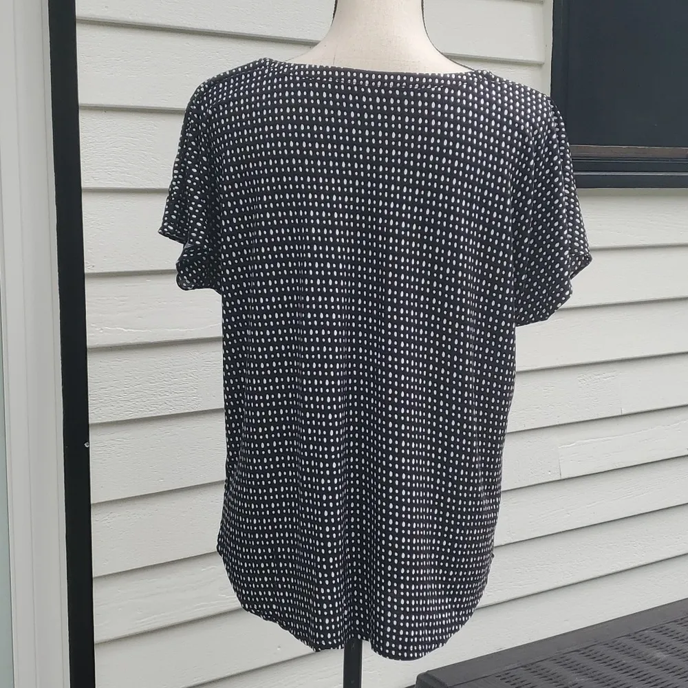 Loft Polka Dot V-Neck Mixed Media Short Sleeve Blouse - Image 7