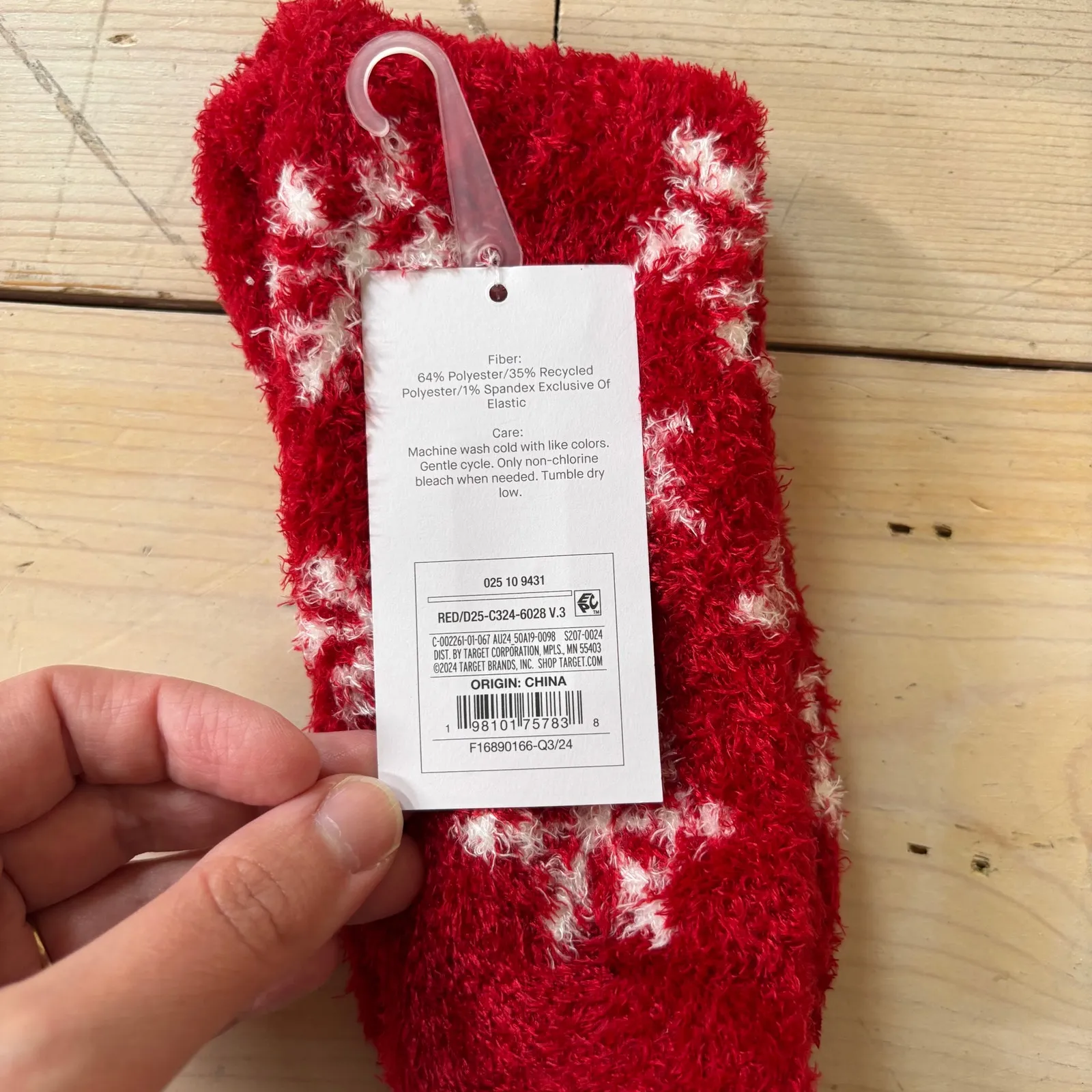 Auden NWT Women's Red Snowflake Cozy Crew Socks Size 4 - Image 4