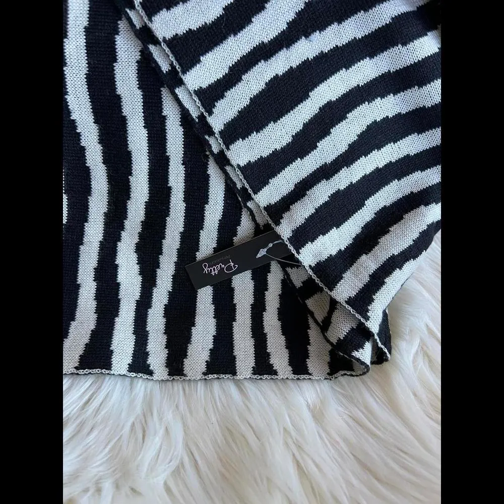 Stylish Black and White Zebra Print Knit Infinity Scarf NWT - Image 6