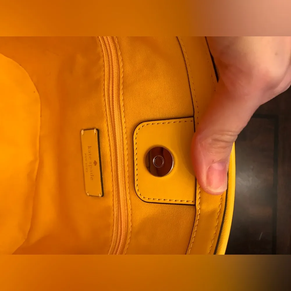 NWOT Kate Spade Cruise Medium Mango Ice and White Striped Straw Tote - Image 5