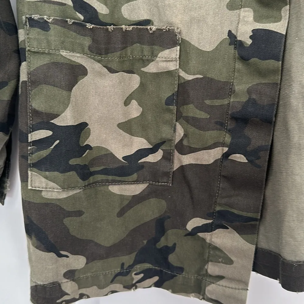 Hot Topic Camo Lightweight Jacket Sz L - Image 6
