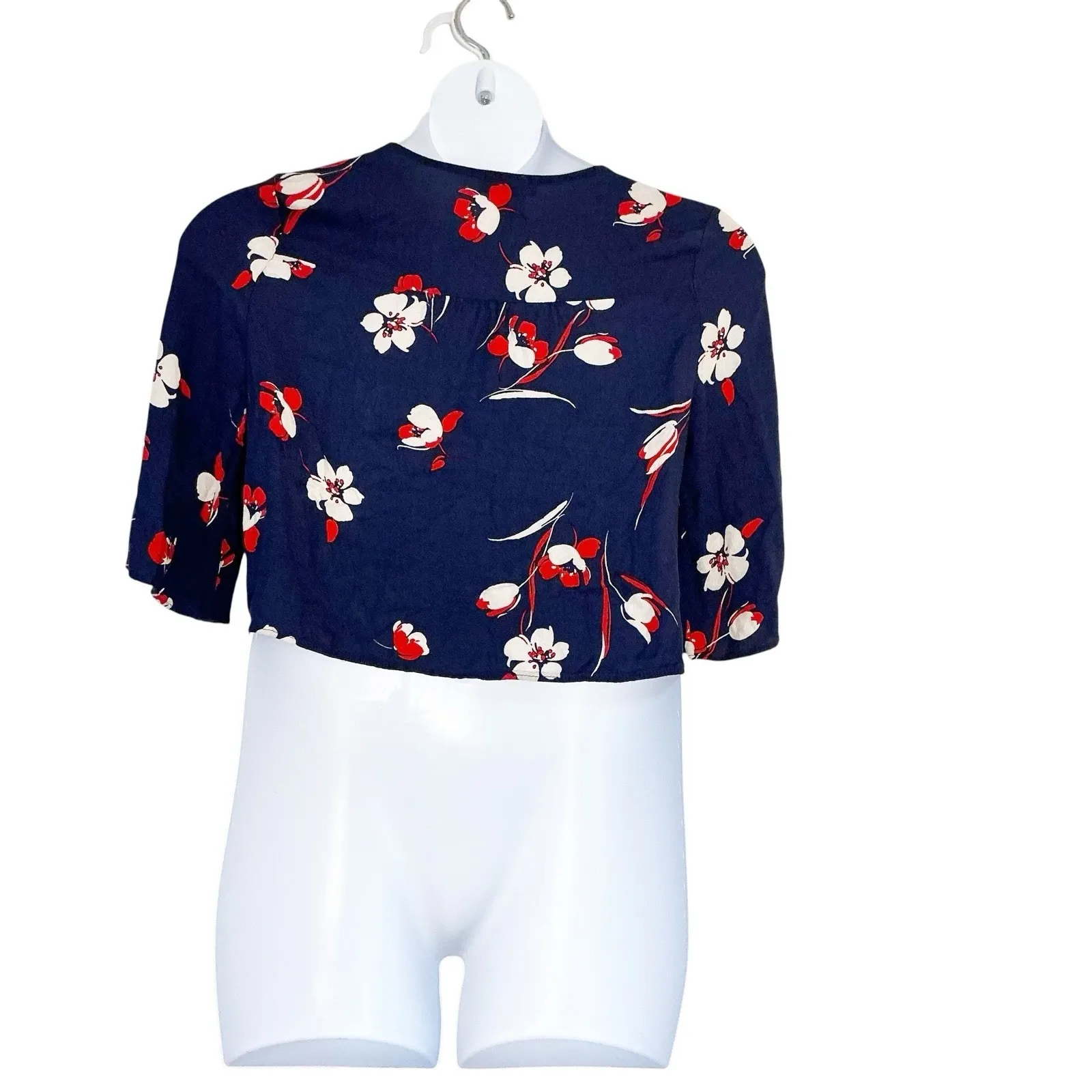 Urban Outfitters Romantics Cropped Floral Top Size L‎ - Image 6