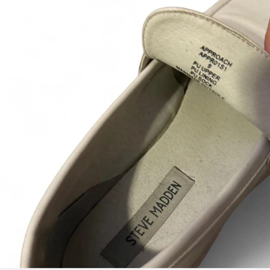 Steve Madden Elegant Cream Loafers with Gold Accent - Image 3