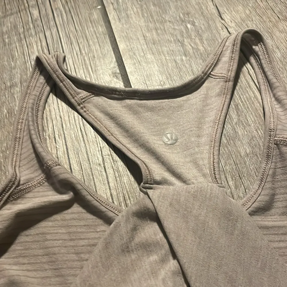 Lululemon essential tank- heathered dark chrome - Image 3