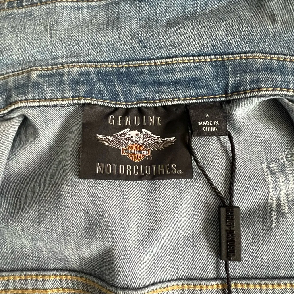 Harley Davidson Women’s Camo & Studs Accent Distressed Blue Jean Denim Vest sz S - Image 5