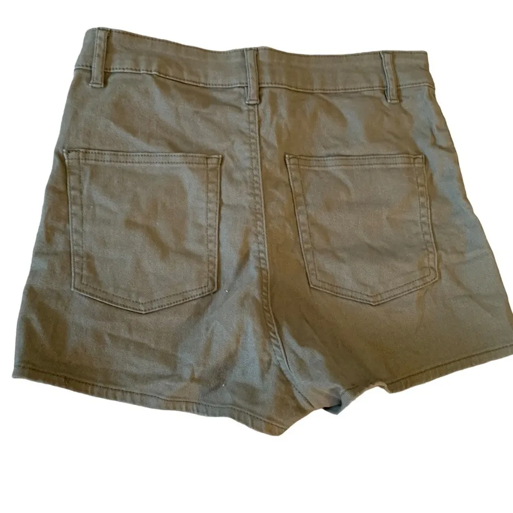 DIVIDED women's size 6 military green shorts - Image 3