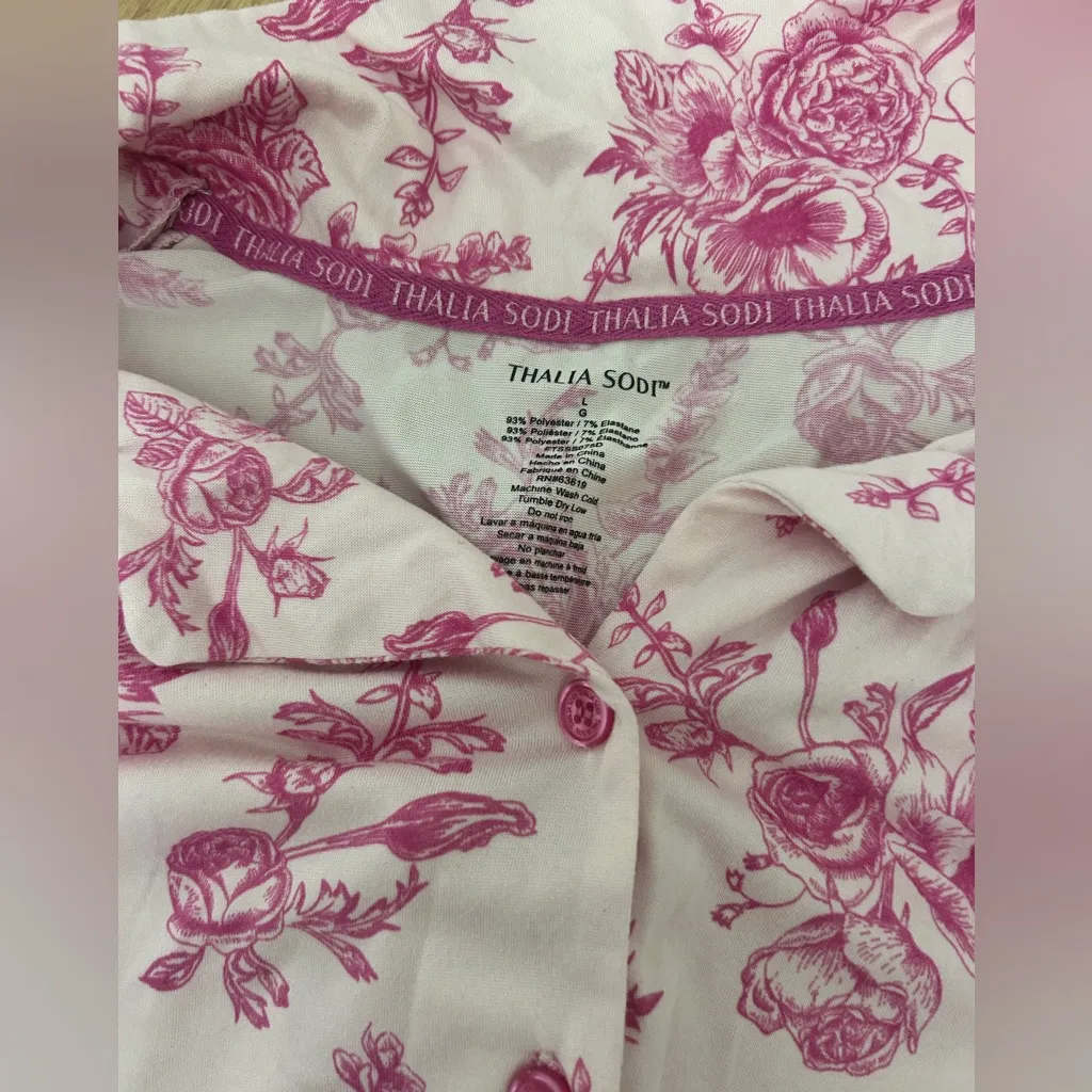 Floral Pink Women's Top and Shorts Pajama Set - Image 4