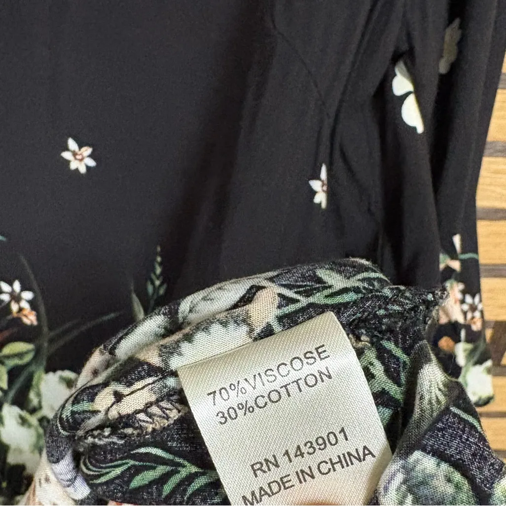 Coco + Carmen Black Floral Beaded‎ Neckline Top Size Small/Medium - Image 6