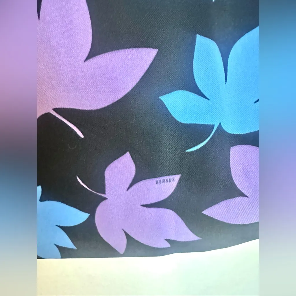 Authentic Gianni Versace Versus Leaf - Image 4