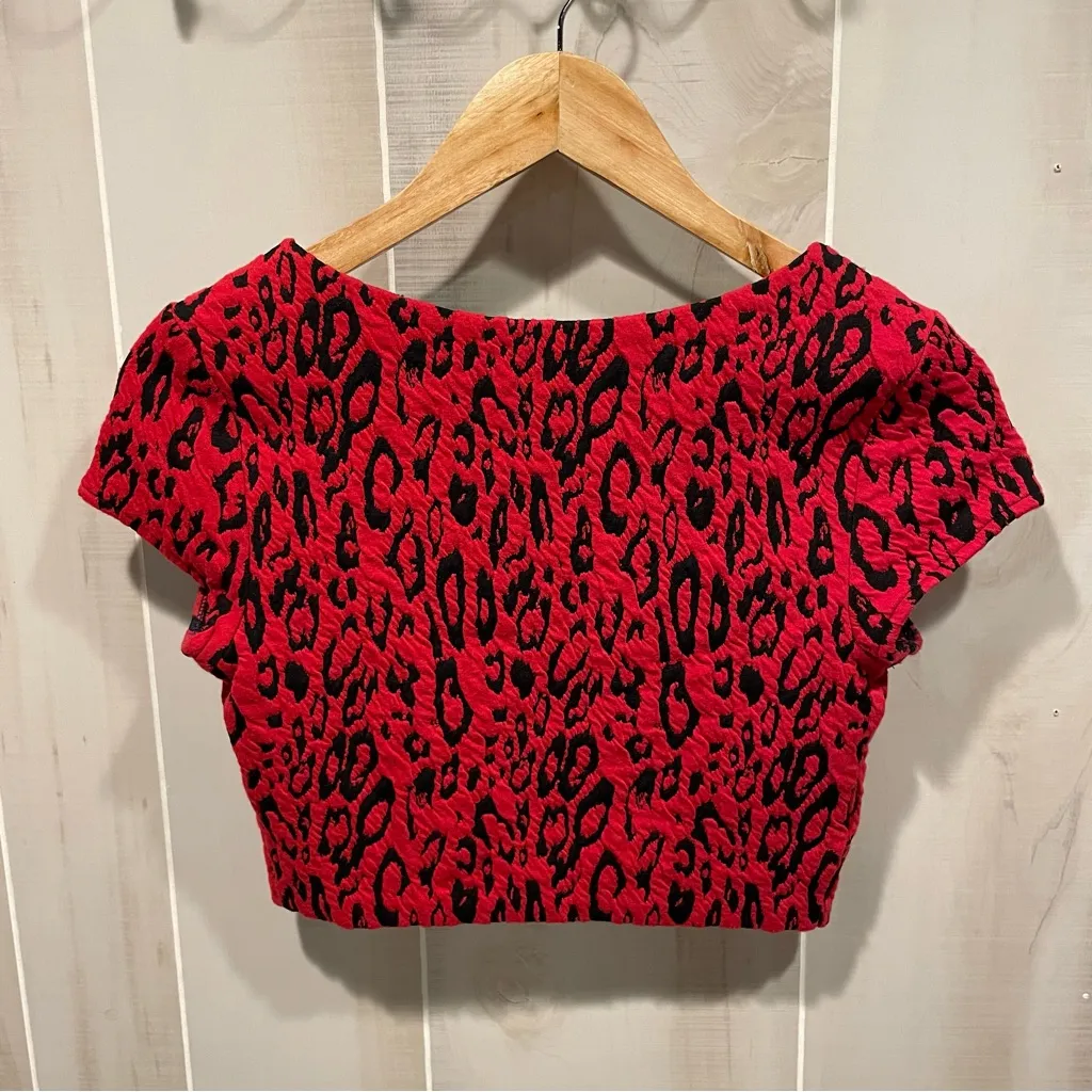 Cute lipstick 💋 leopard textured crop top express whimsigoth glam club stretch - Image 6