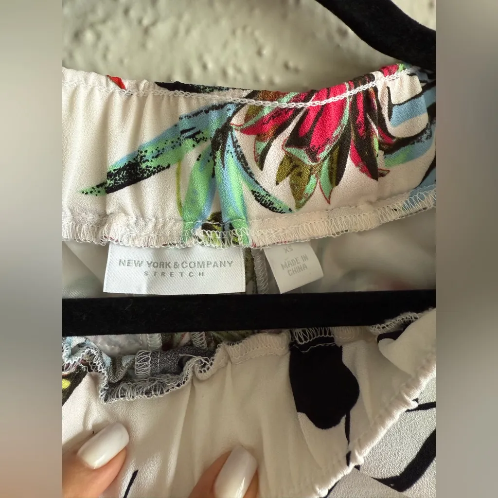 New York & Company Tropical Print Pants Size XS White - Image 3