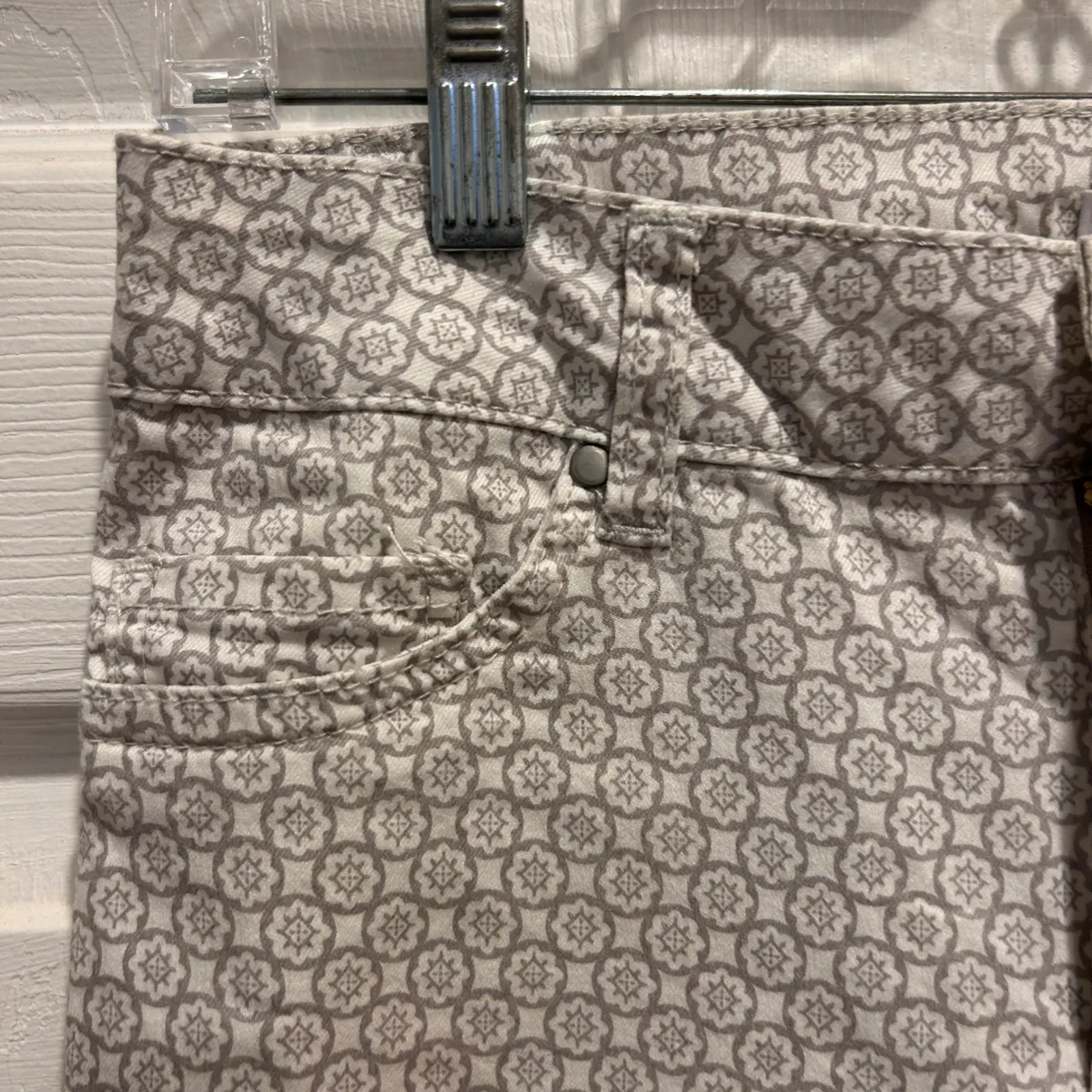 d. jeans Women's Size 6 Beige White Patterned Pants Casual Everyday Straight - Image 2