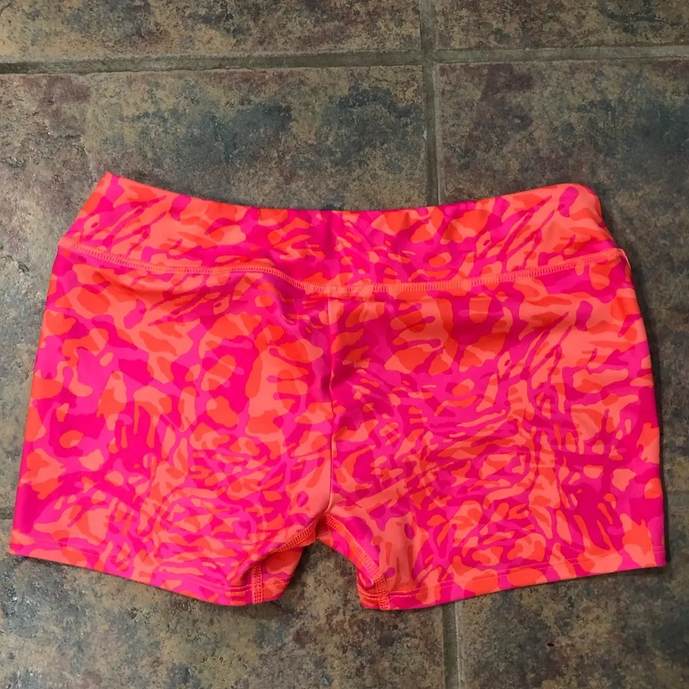 YXL Under Armour Neon Camo Volleyball Spandex - Image 3